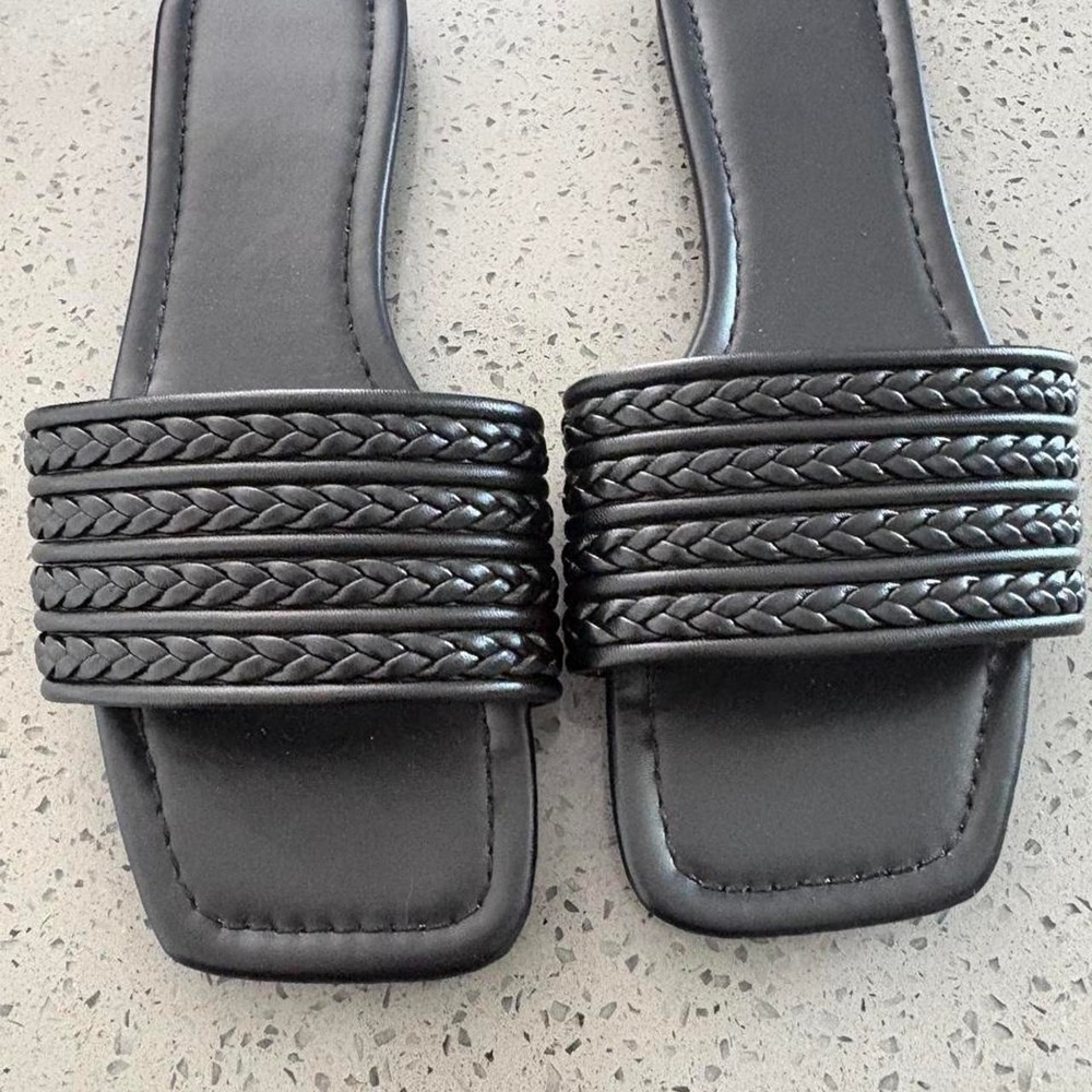 Black Sandals Size 7